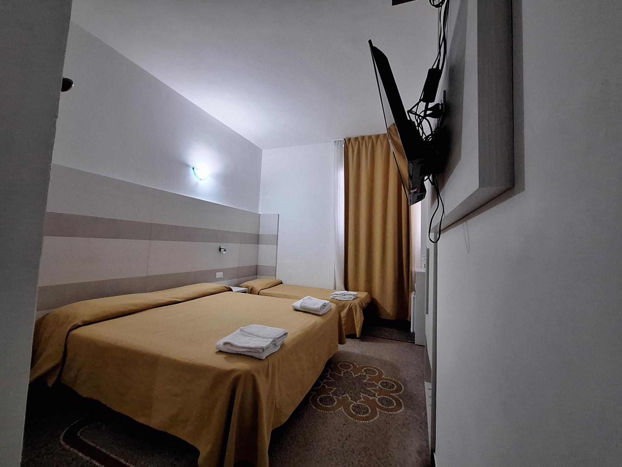 Triple Room Bathroom,1646925000:JPEG